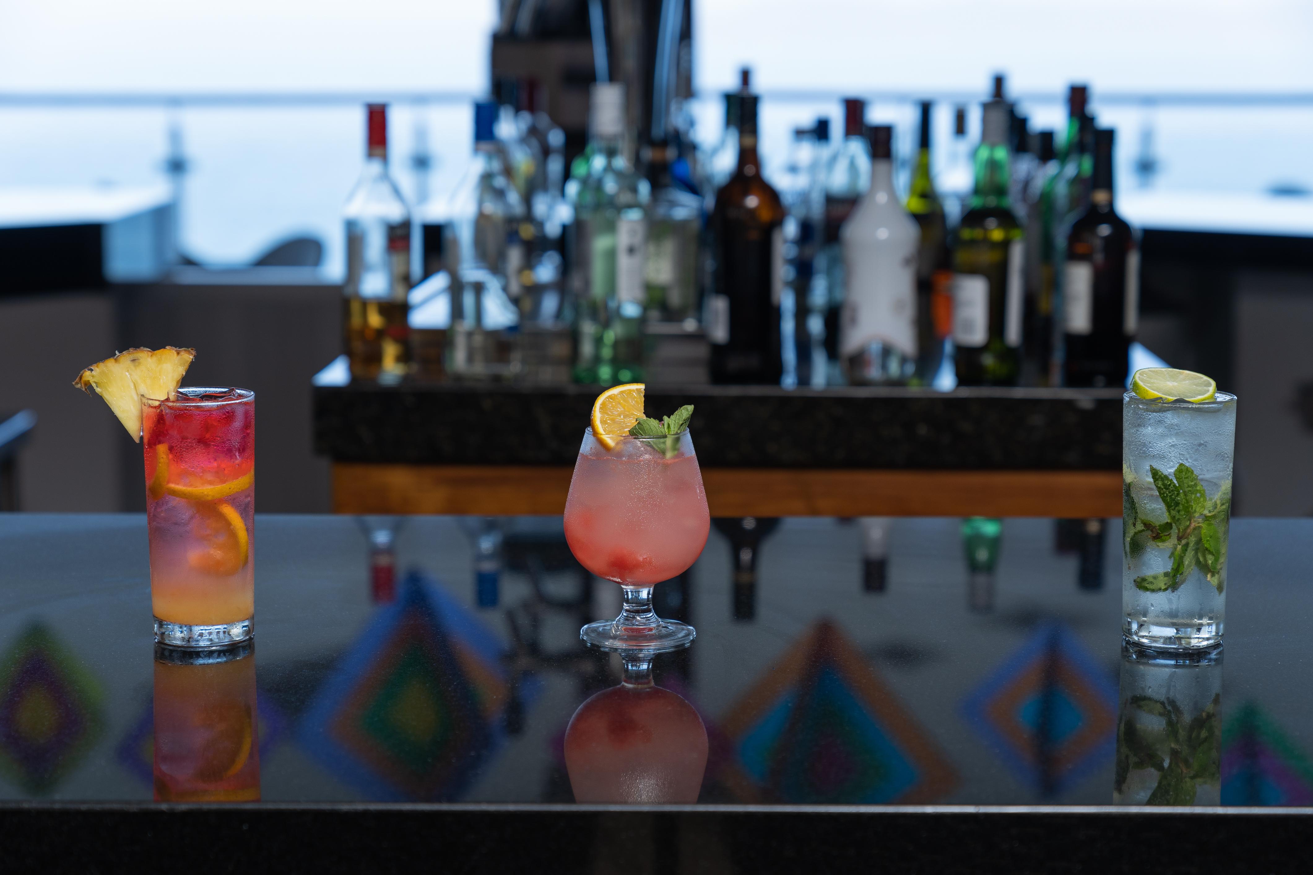 Grand Park Royal Πουέρτο Βαγιάρτα Εξωτερικό φωτογραφία Cocktails at the bar